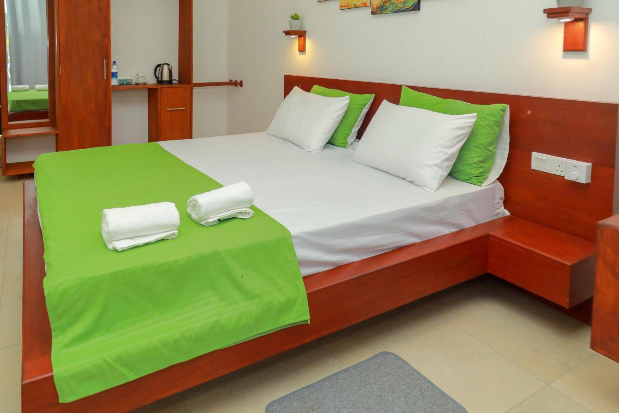 Traveller'S Hotel 히카두와 외부 사진
