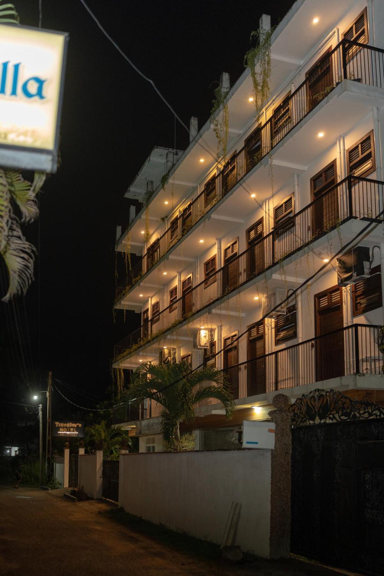 Traveller'S Hotel 히카두와 외부 사진