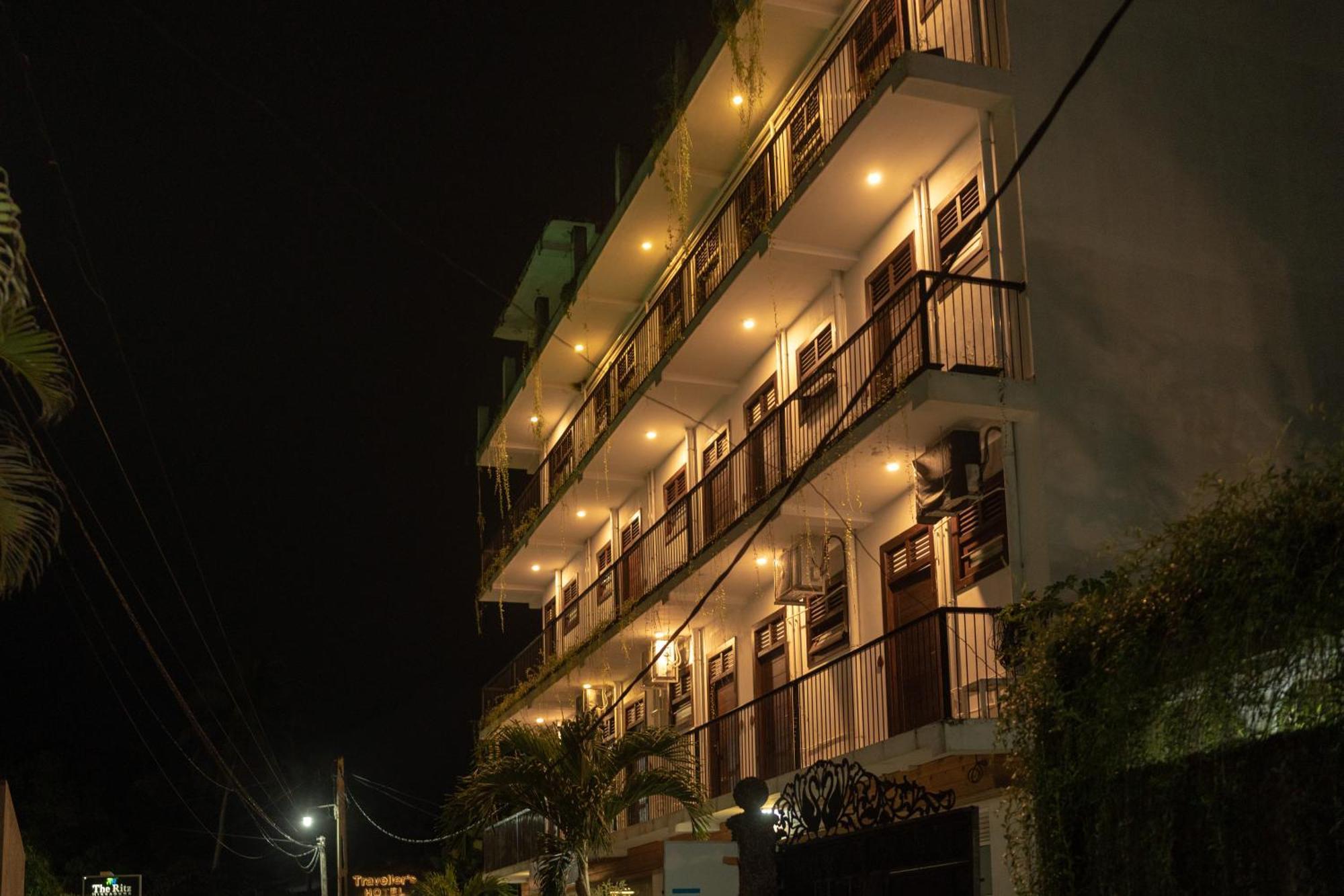 Traveller'S Hotel 히카두와 외부 사진